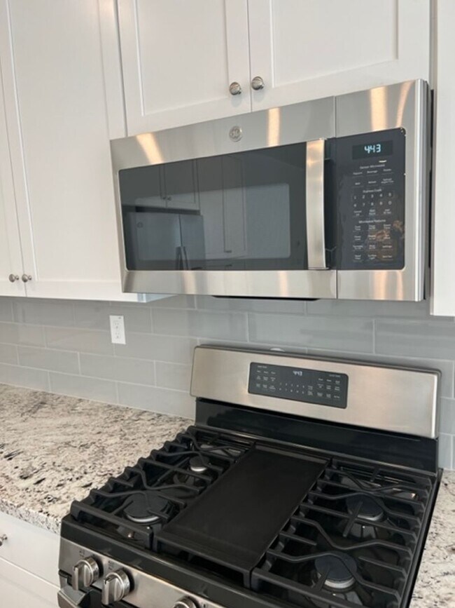 Building Photo - Newer Solar Home Walking Distance to Campus Oaks Shopping Center