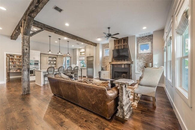 Building Photo - 127 5th St