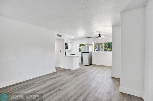 Building Photo - 1821 Middle River Dr
