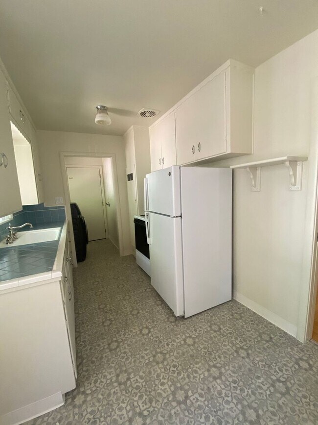 Building Photo - 327dst(SDA)