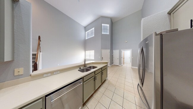 Building Photo - Beautiful 2 Bed 2.5 Bath Townhouse in Magn...