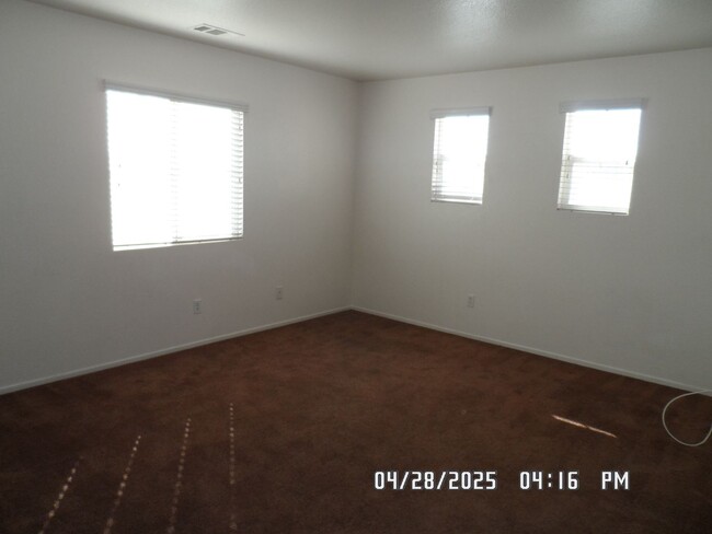 Building Photo - 3 Bedrooms, 2 1/2 Bathrooms, 2 Story, Loft...