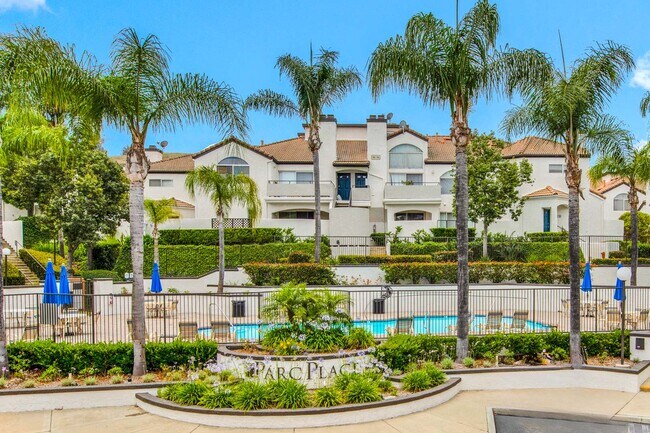 Building Photo - 13133 Le Parc