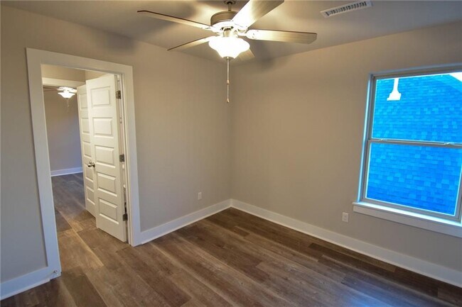 Building Photo - 747 N Malbec Rd