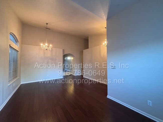 Building Photo - Updated 4 Bed, 2 Bath - 3 Car Garage - New Flooring - Close to Schools, Parks, and Shopping!