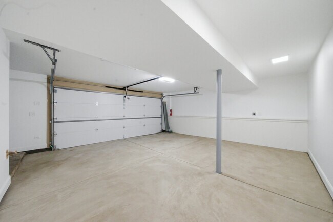 Building Photo - 2S245 Mayfield Ln