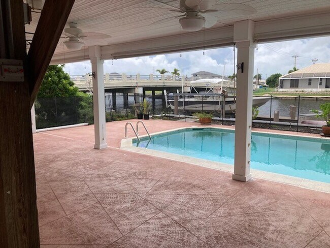 Building Photo - Family Friendly water front 3 Bedroom 3 bath Home with dock & lift -unfurnished-Available NOW