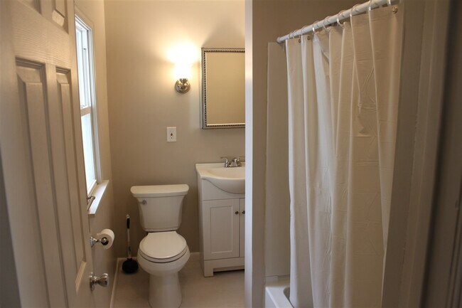 Building Photo - 1512 Sayre St