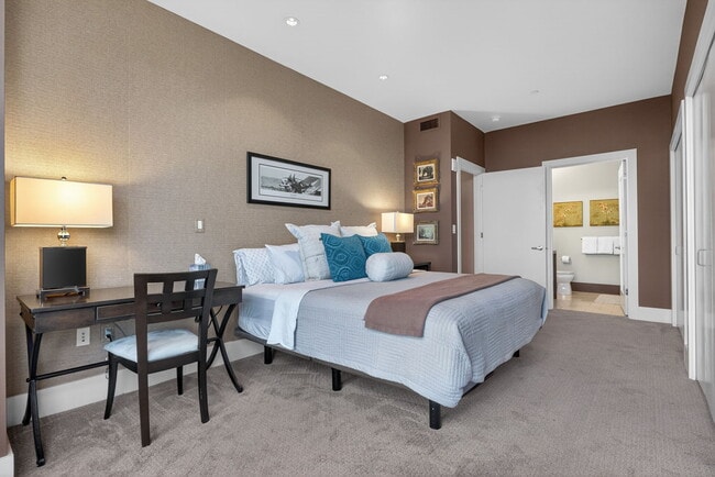 Building Photo - 1001 NW Lovejoy St