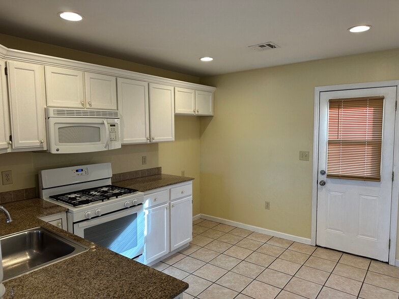 Building Photo - 10826 Lejean Dr