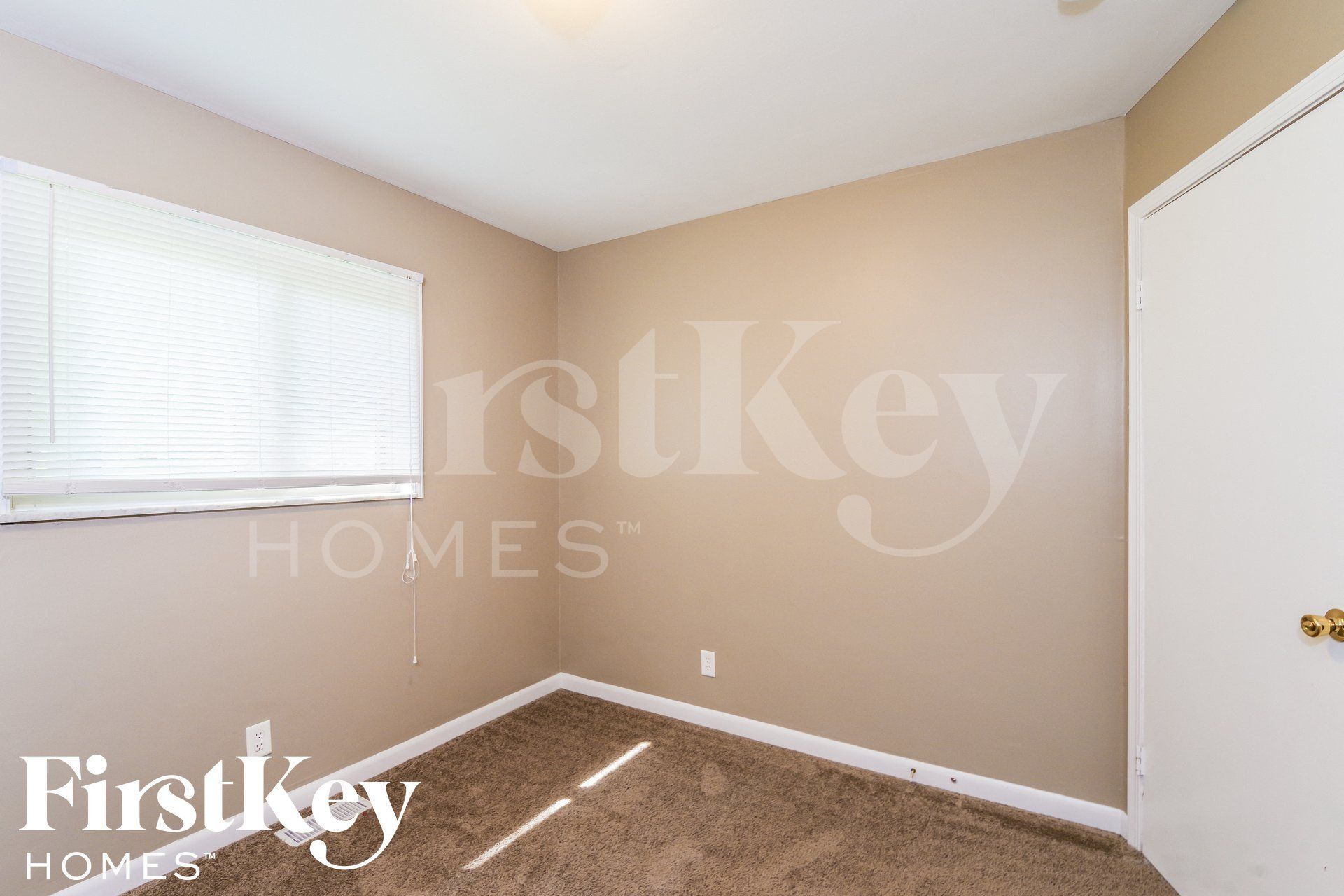 Building Photo - 3880 W Smith Valley Rd