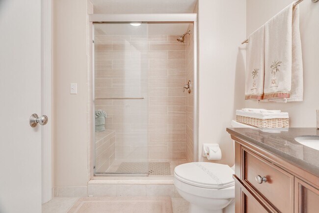 Building Photo - Direct Oceanfront Furnished Condo with Bre...