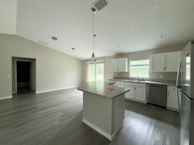 Building Photo - 853 Marion Oaks Mnr