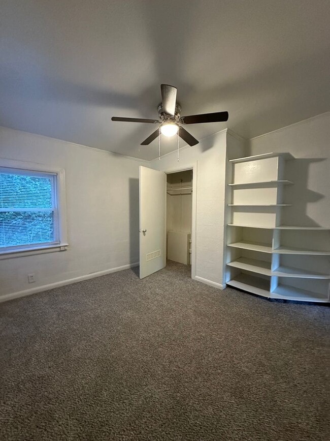 Building Photo - 2 bedroom, 1 bathroom updated home in Normaltown Available now!