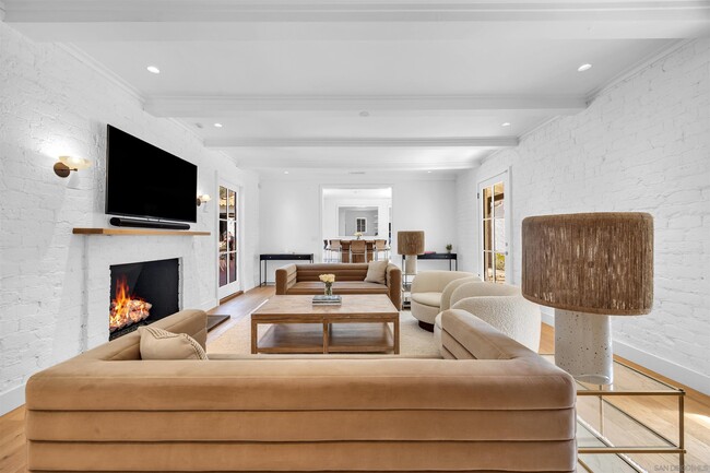 Building Photo - 1720 Coldwater Canyon Dr