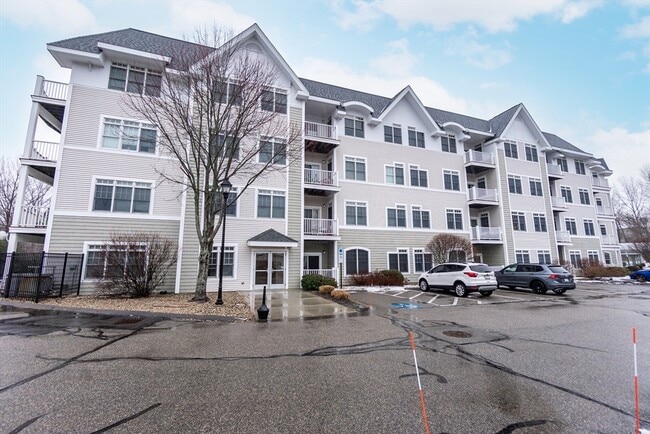 Building Photo - 614 Pond St