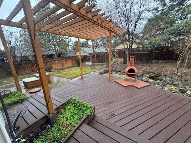 Building Photo - Partially furnished short term  West Side Location