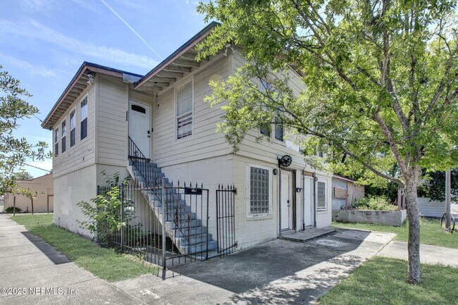 Building Photo - 3323 Myrtle Ave N