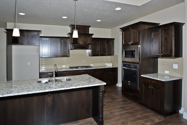 Building Photo - 4 Bedrooms 2.5 Bathrooms in Meridian