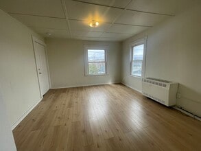 Building Photo - Clean & Updated 1BR Close to Downtown – $1200 Available Now