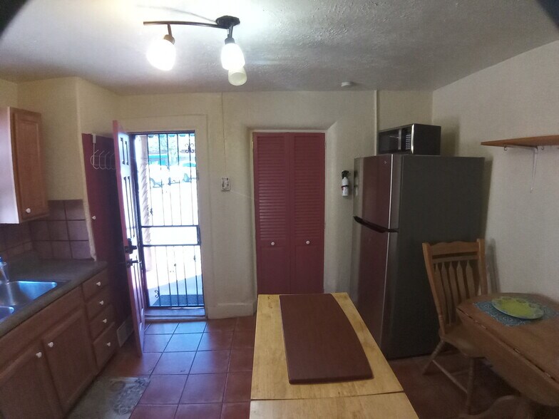 Building Photo - 1506 Edith Blvd NE