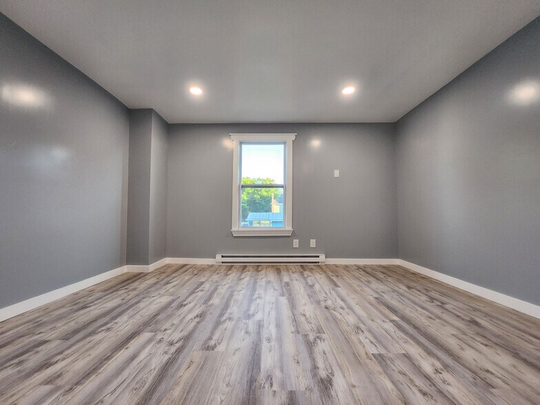 Livingroom. - 301 Broad St
