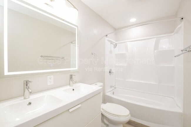 Building Photo - 1281 Victor St