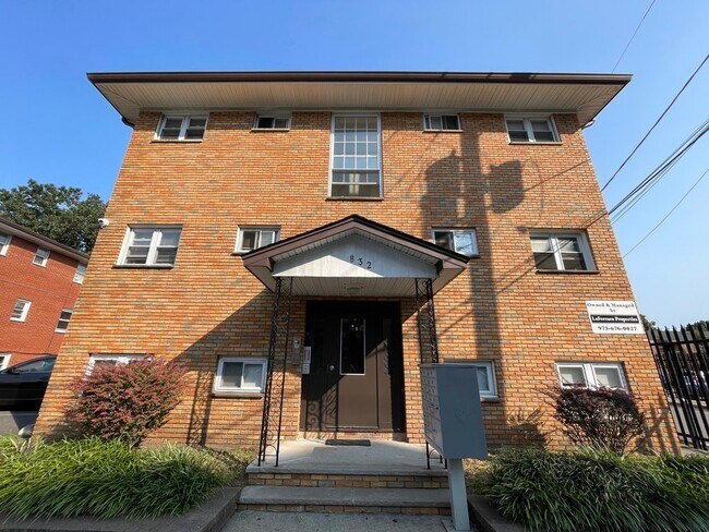 Building Photo - 824-828-832 Grove St