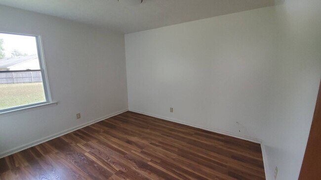 Building Photo - 3357 Meadow Ln