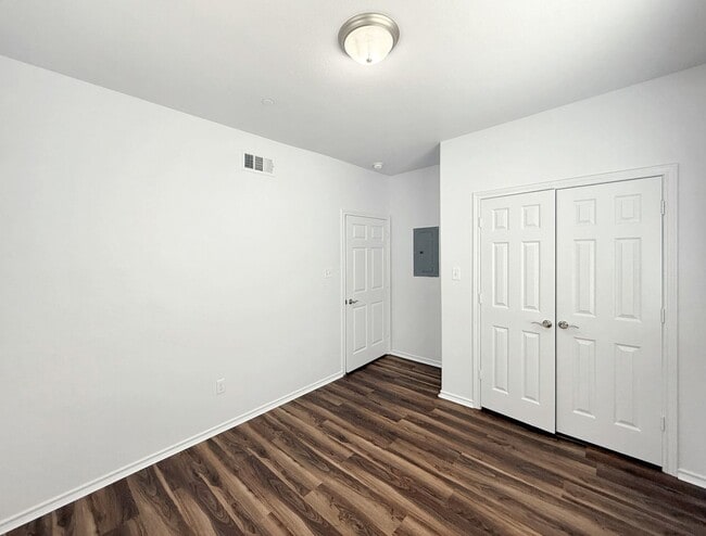 Building Photo - Delightful 3-Bedroom Retreat with Inviting...