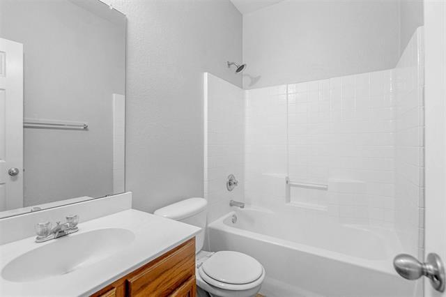 Building Photo - 827 Walnut St