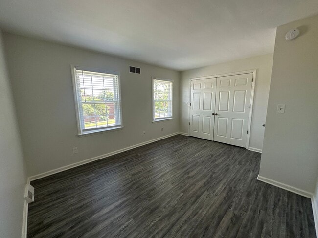 Building Photo - 185 S Eagle Creek Dr