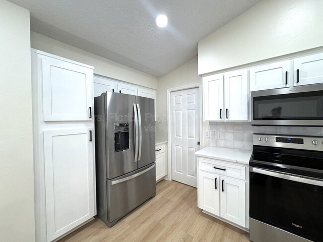 Building Photo - 9150 Palm Tree Dr