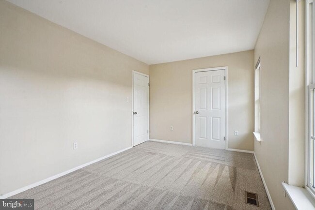 Building Photo - 9497 Linden Leaf Ct