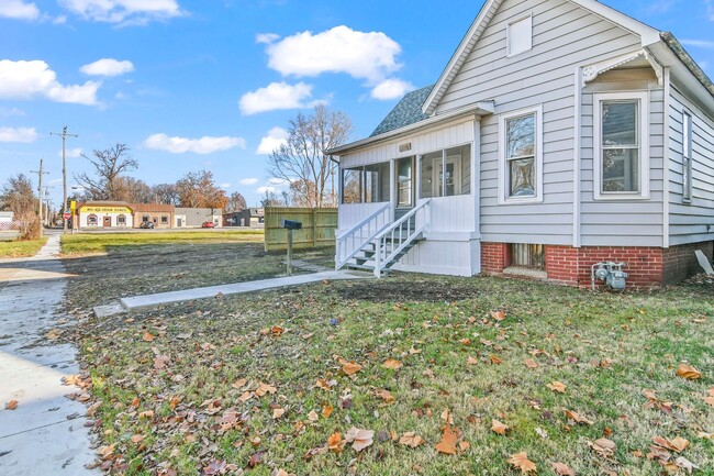 Building Photo - 4  Bedroom home newly remodeled