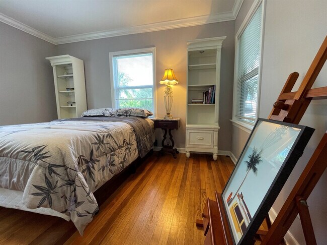 Building Photo - 310 30th St