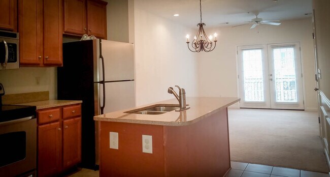 Building Photo - Steps from Shopping, Dining, & Entertainment in The Market Common