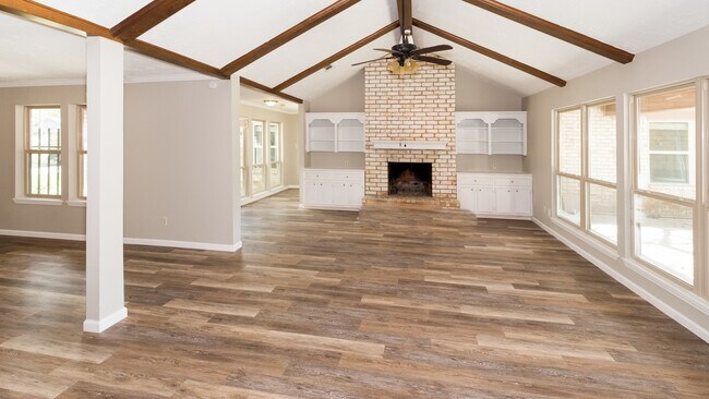 Building Photo - Amazing 4 bedroom house in Houston, TX