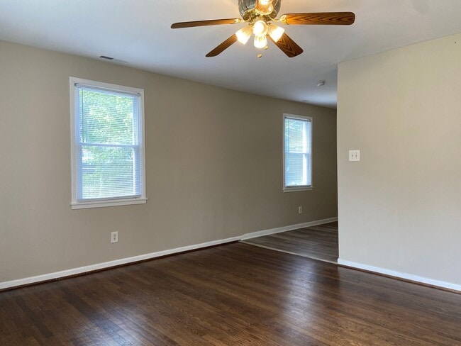 Building Photo - 3 Bedroom, 1 Bathroom House in Winston-Salem