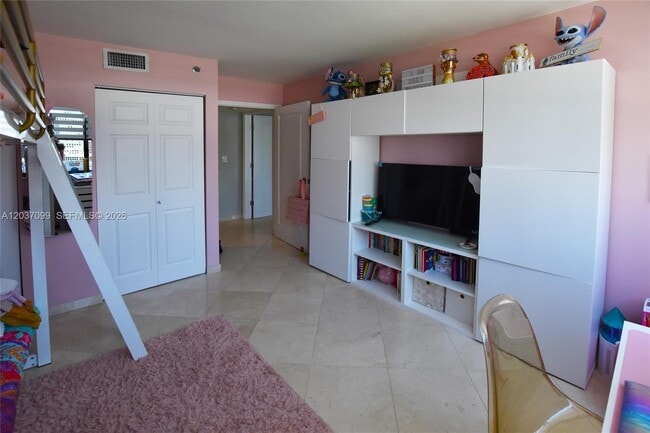 Building Photo - 540 Brickell Key Dr