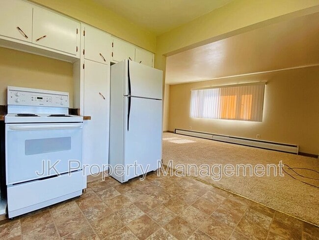 Building Photo - 2100 4th St NE