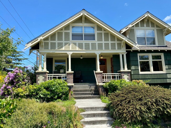 Primary Photo - Phinney Ridge/Fremont House/Duplex