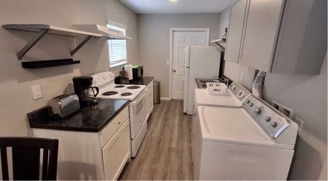 Building Photo - 205 Stone St NW