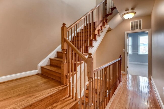 Building Photo - 1290 Harbor Island Walk