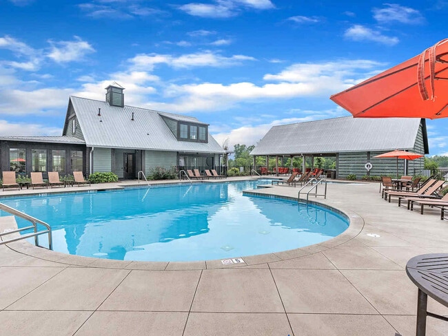 Building Photo - 1565 W Farmville Rd