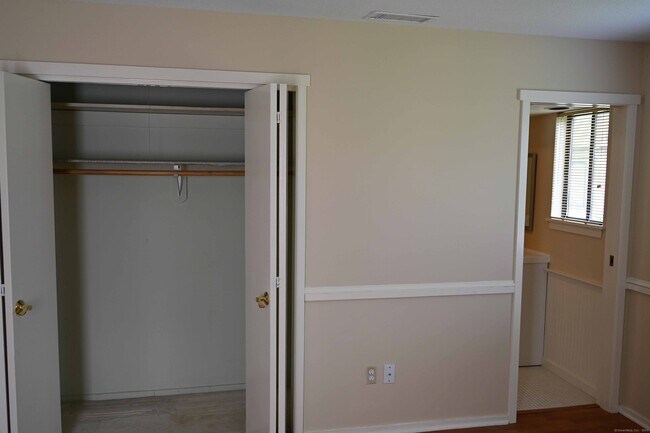 Building Photo - 540 Heritage Vlg
