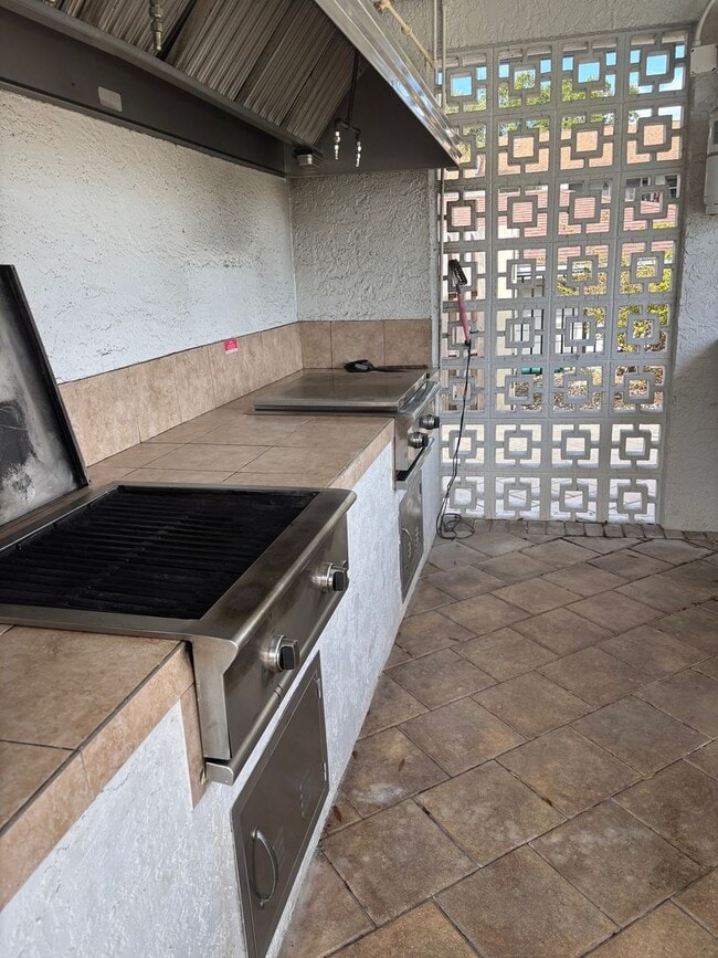 Building Photo - Charming 2BR Condo in Clearwater