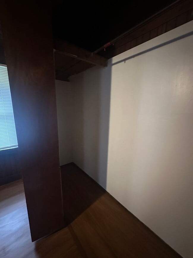 Building Photo - 4 Bed, 2 Bath, 2 dInng, 2 Living