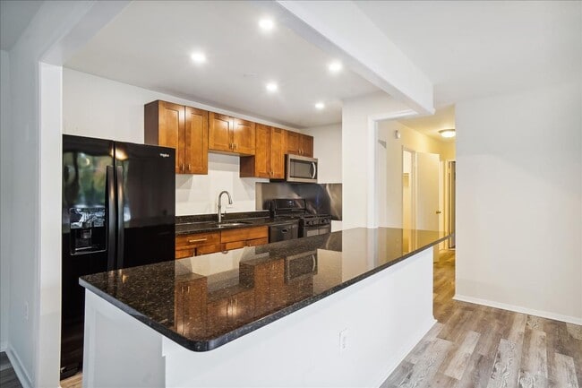 Building Photo - Spacious & Updated 2BD/1BA - All Utilities...