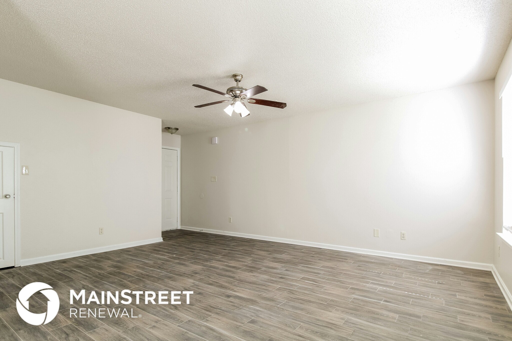 Building Photo - 4660 Royal View Dr